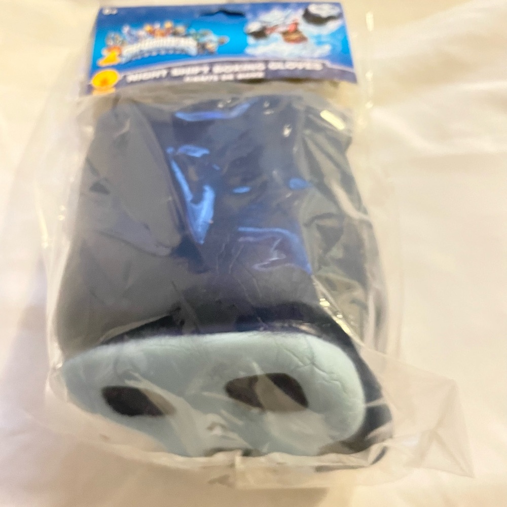 1 pair Skylanders Swap Force Night Shift Boxing Gloves Child (age 6+) Costume - Picture 3 of 6